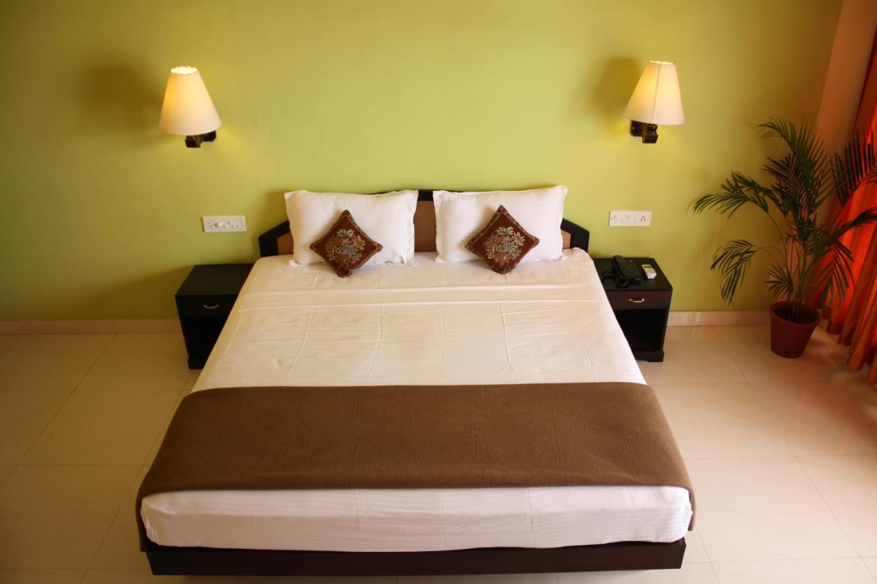 The Ocean Park Beach Resort Kovalam Buitenkant foto