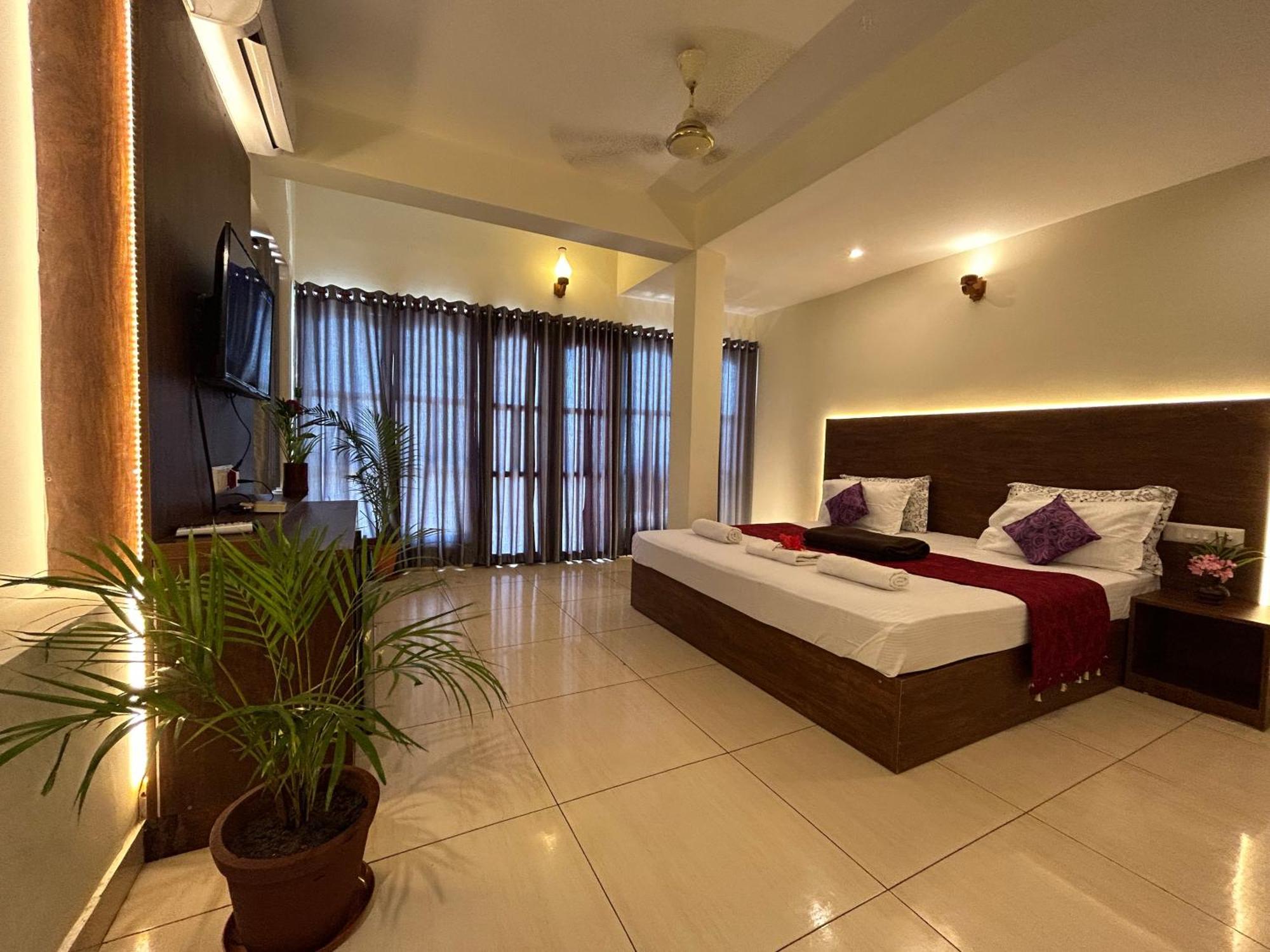 The Ocean Park Beach Resort Kovalam Buitenkant foto