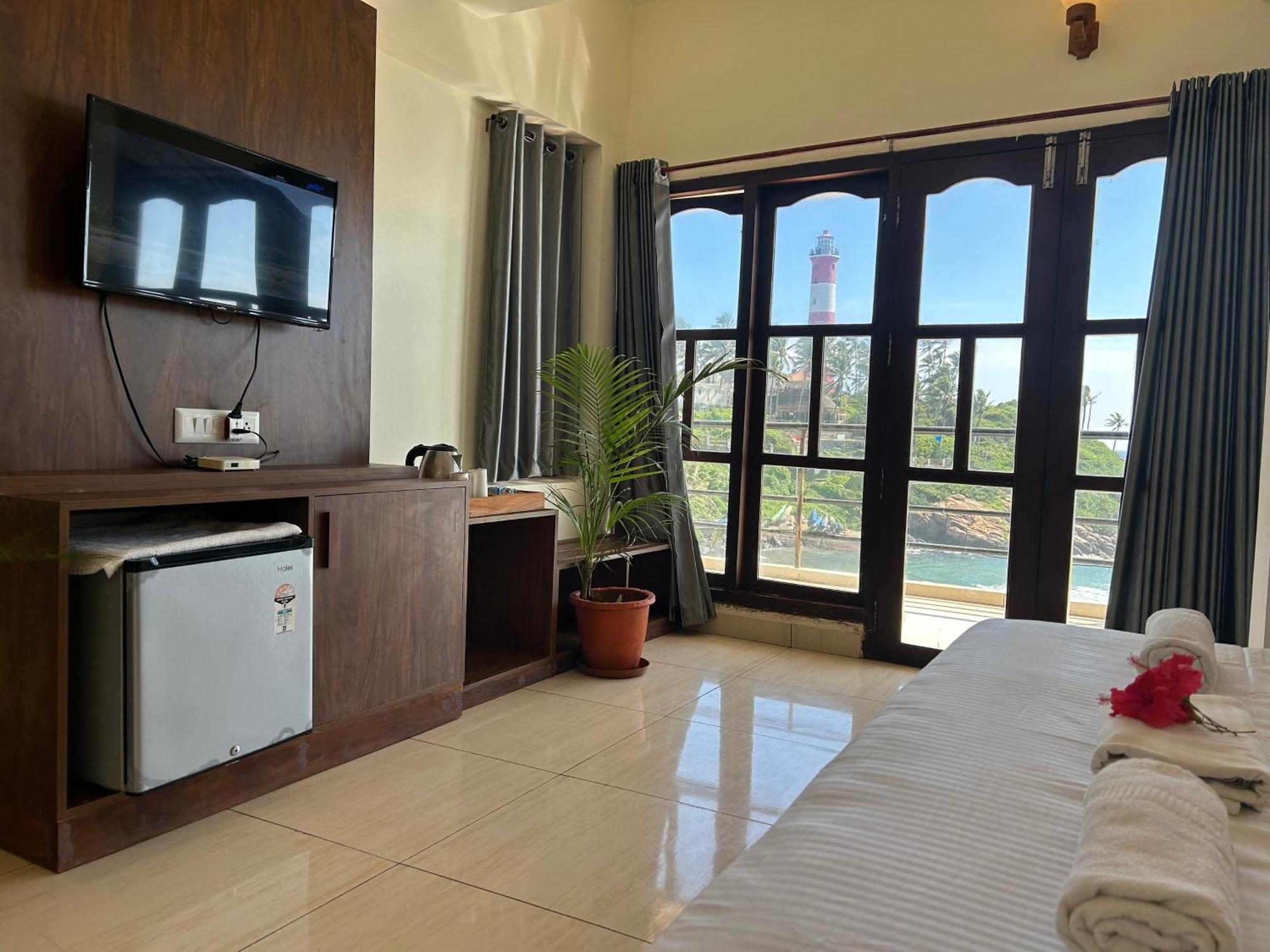 The Ocean Park Beach Resort Kovalam Buitenkant foto