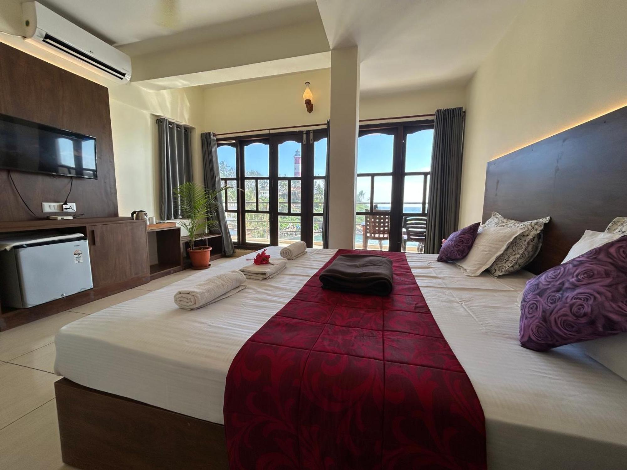 The Ocean Park Beach Resort Kovalam Buitenkant foto