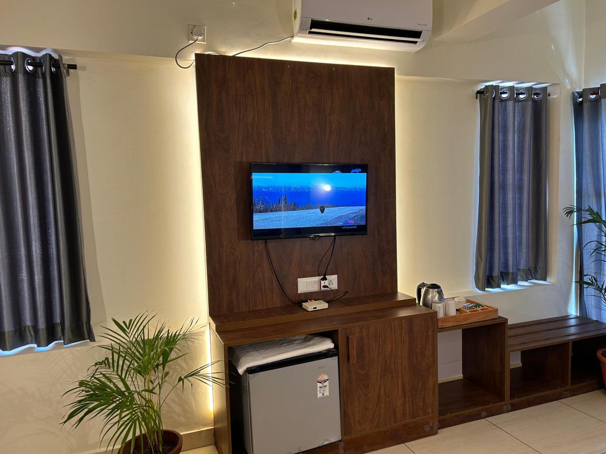 The Ocean Park Beach Resort Kovalam Buitenkant foto