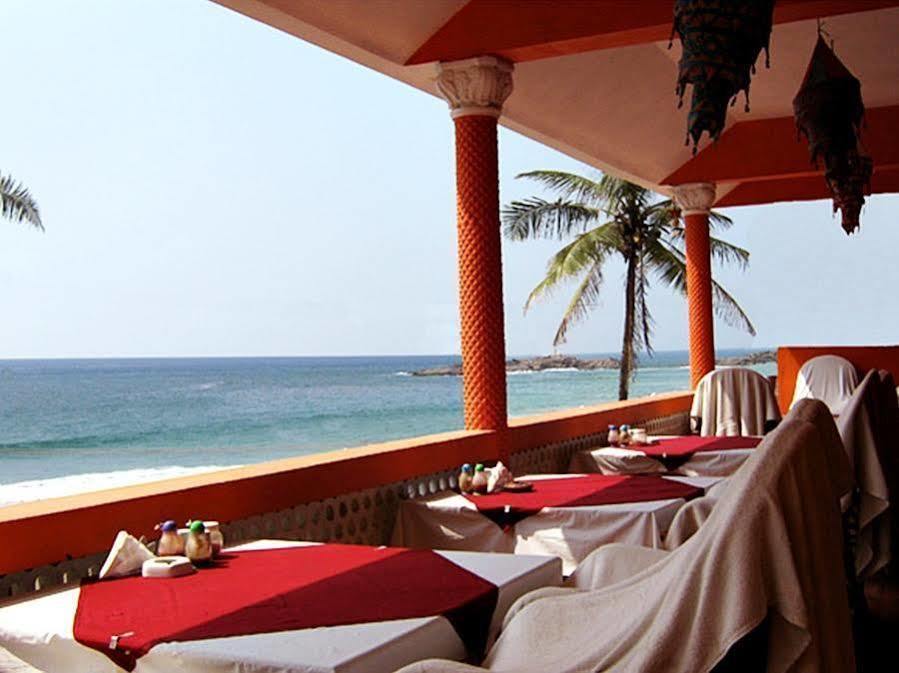 The Ocean Park Beach Resort Kovalam Buitenkant foto