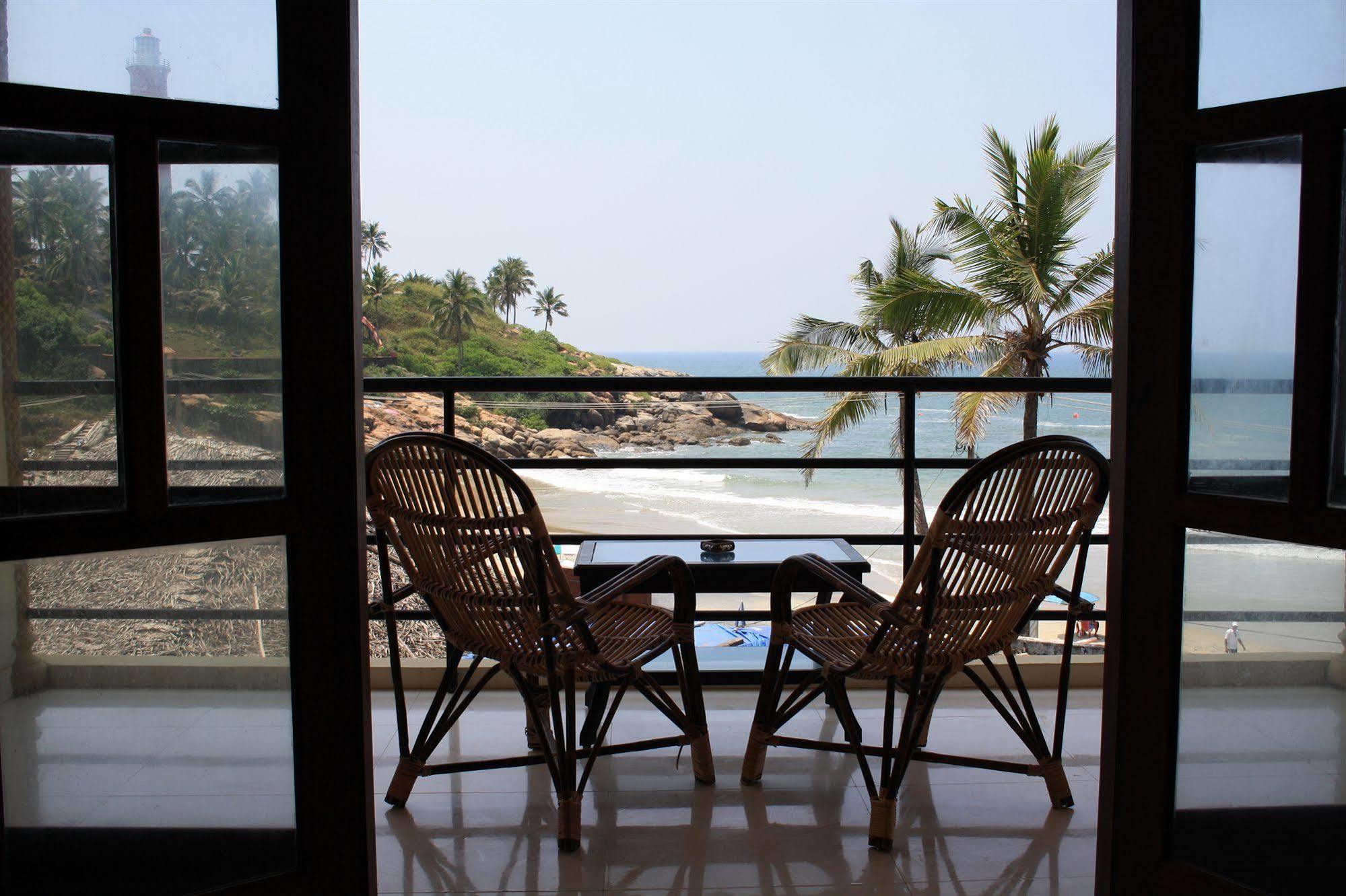 The Ocean Park Beach Resort Kovalam Buitenkant foto