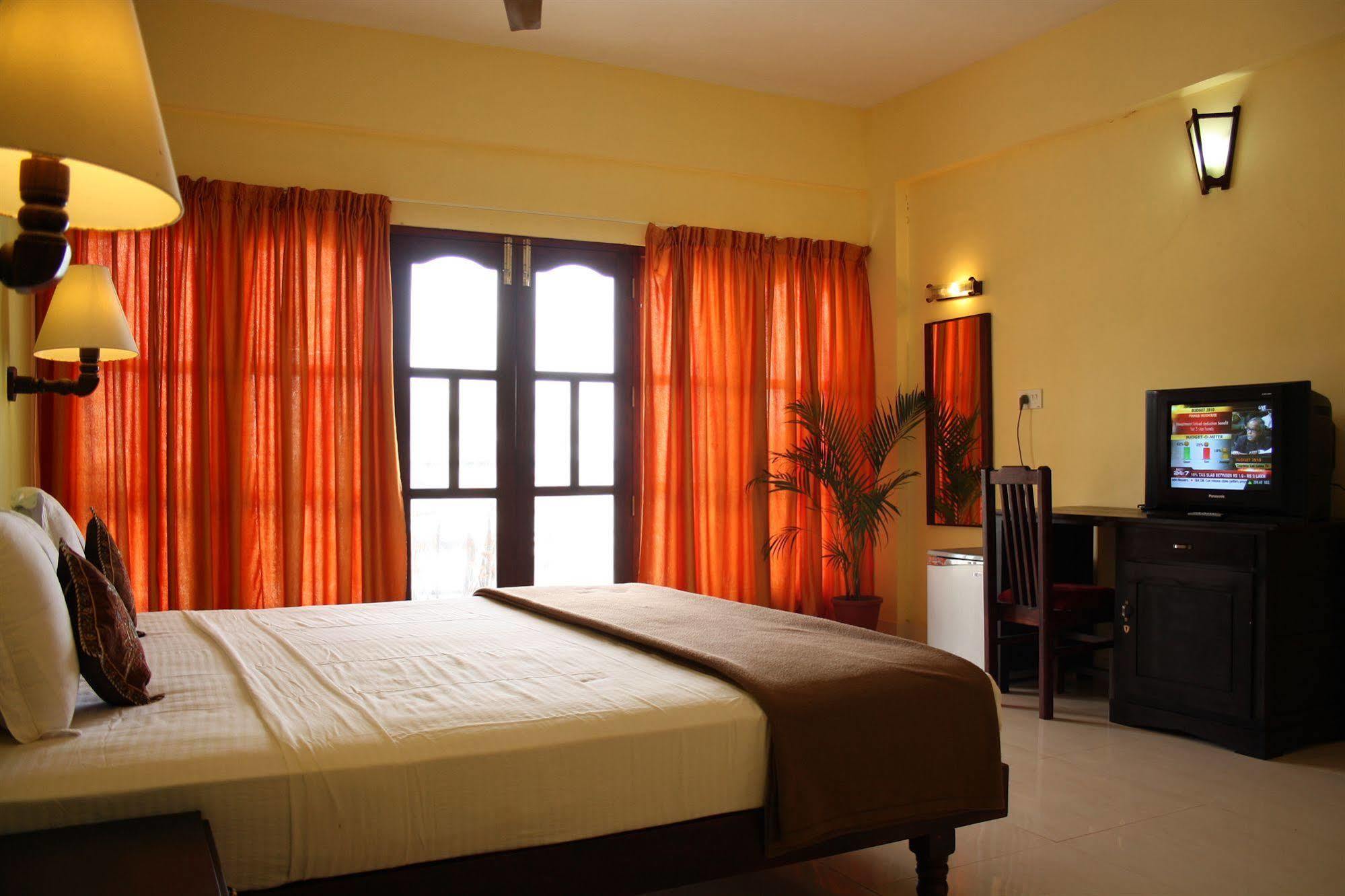 The Ocean Park Beach Resort Kovalam Buitenkant foto