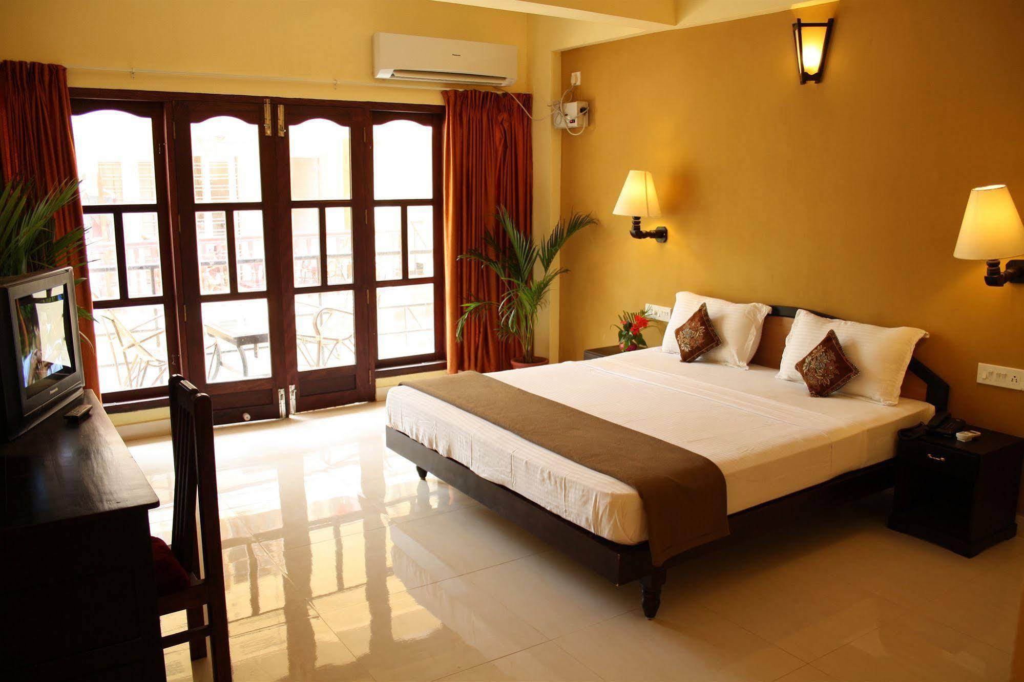 The Ocean Park Beach Resort Kovalam Buitenkant foto