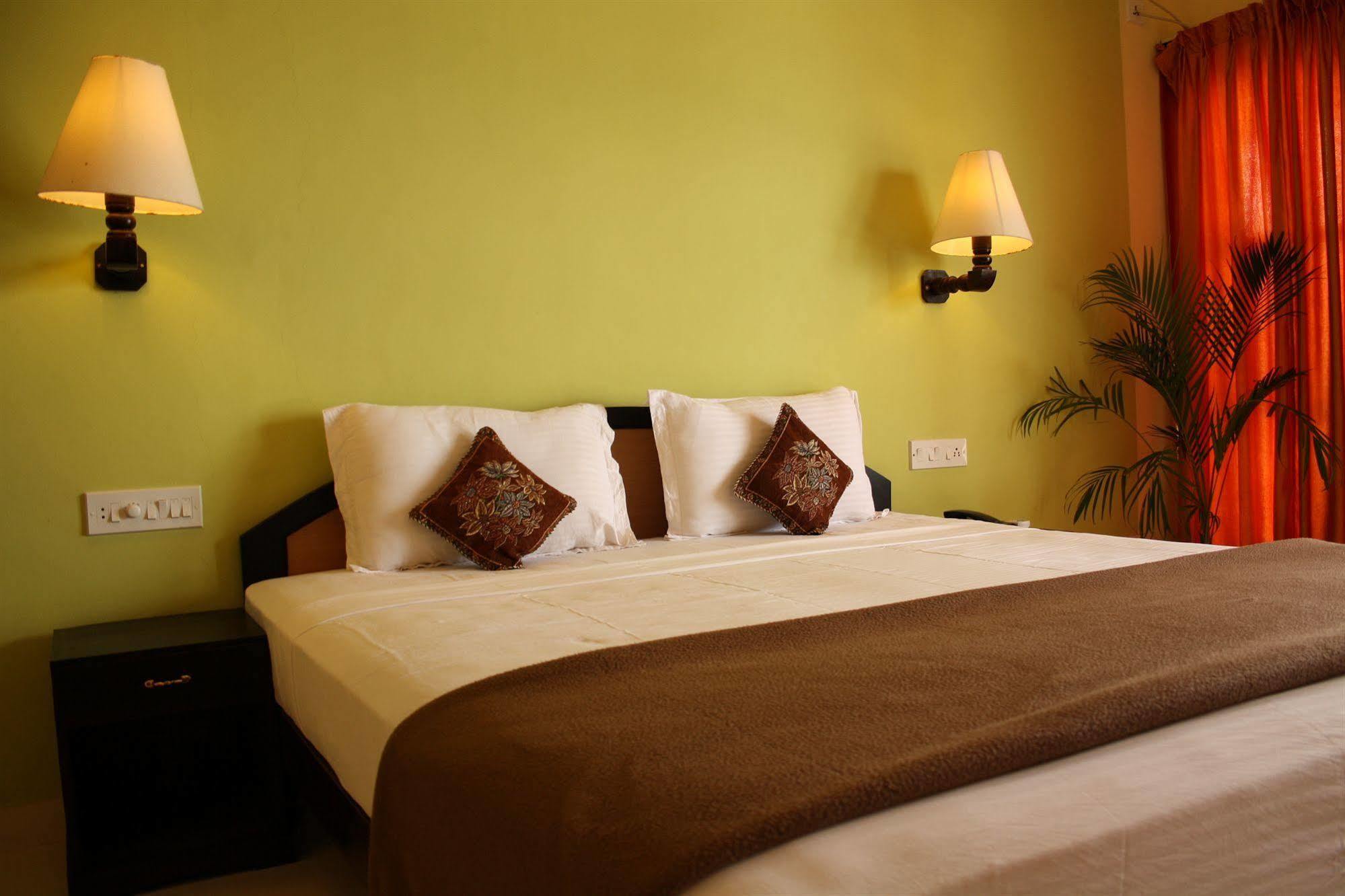 The Ocean Park Beach Resort Kovalam Buitenkant foto