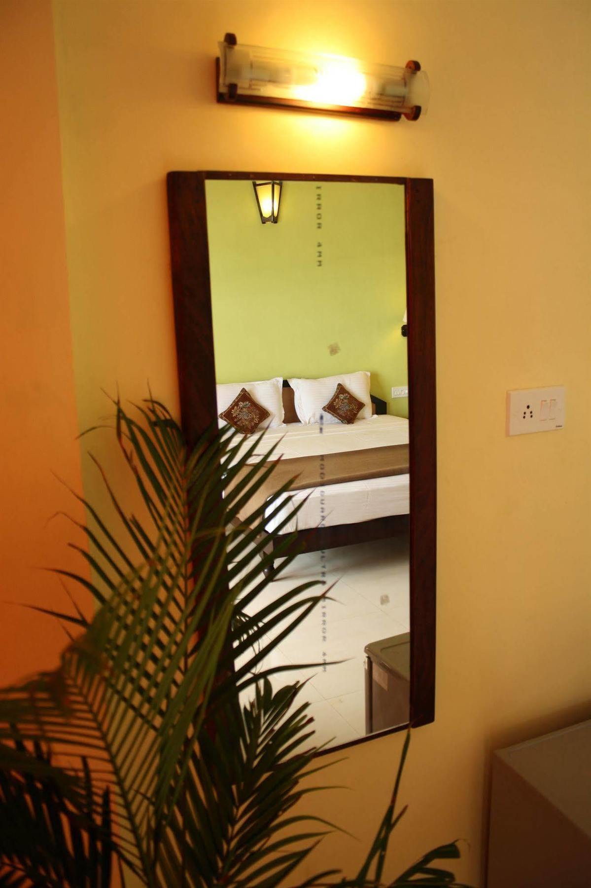 The Ocean Park Beach Resort Kovalam Buitenkant foto