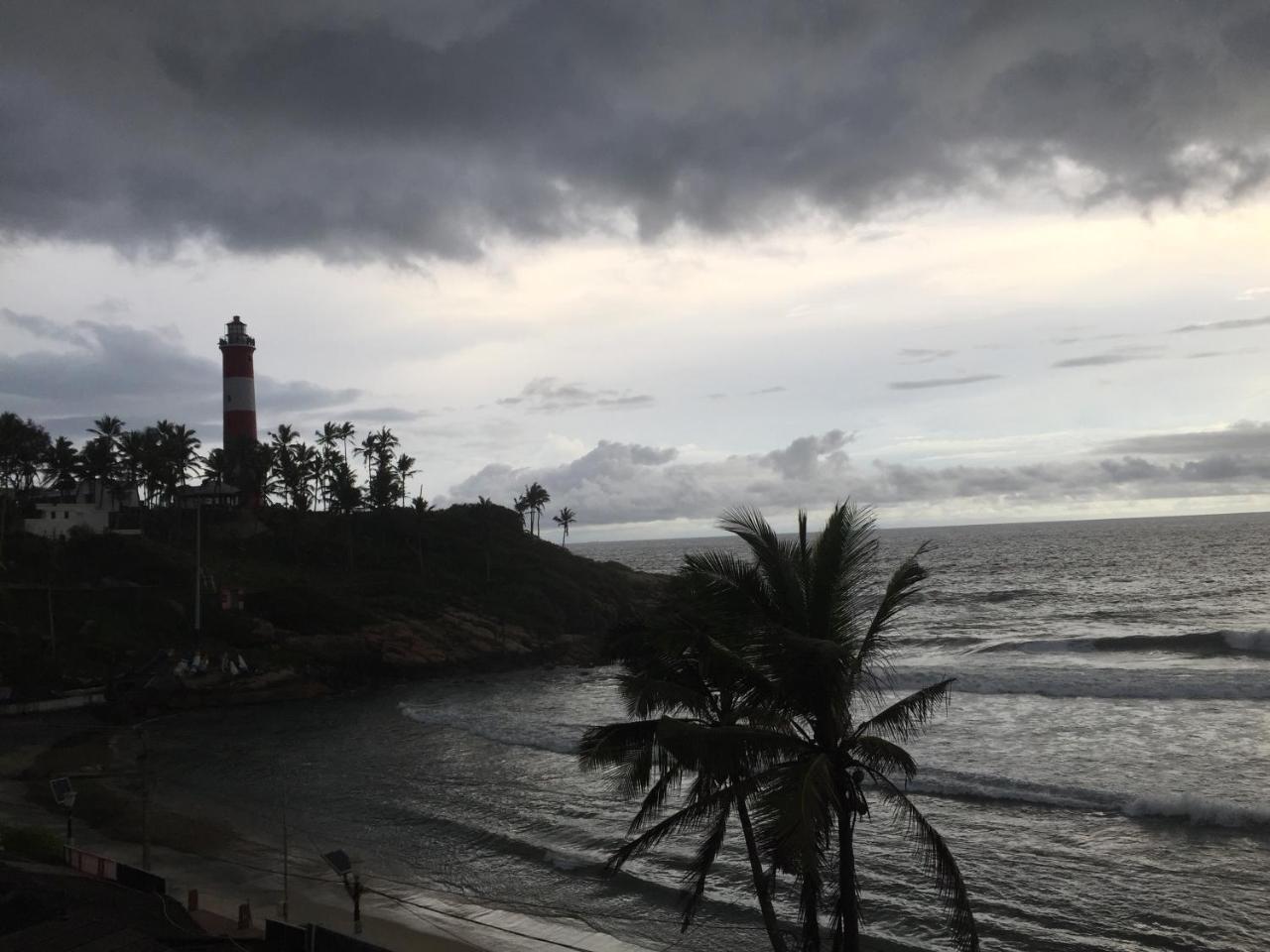 The Ocean Park Beach Resort Kovalam Buitenkant foto