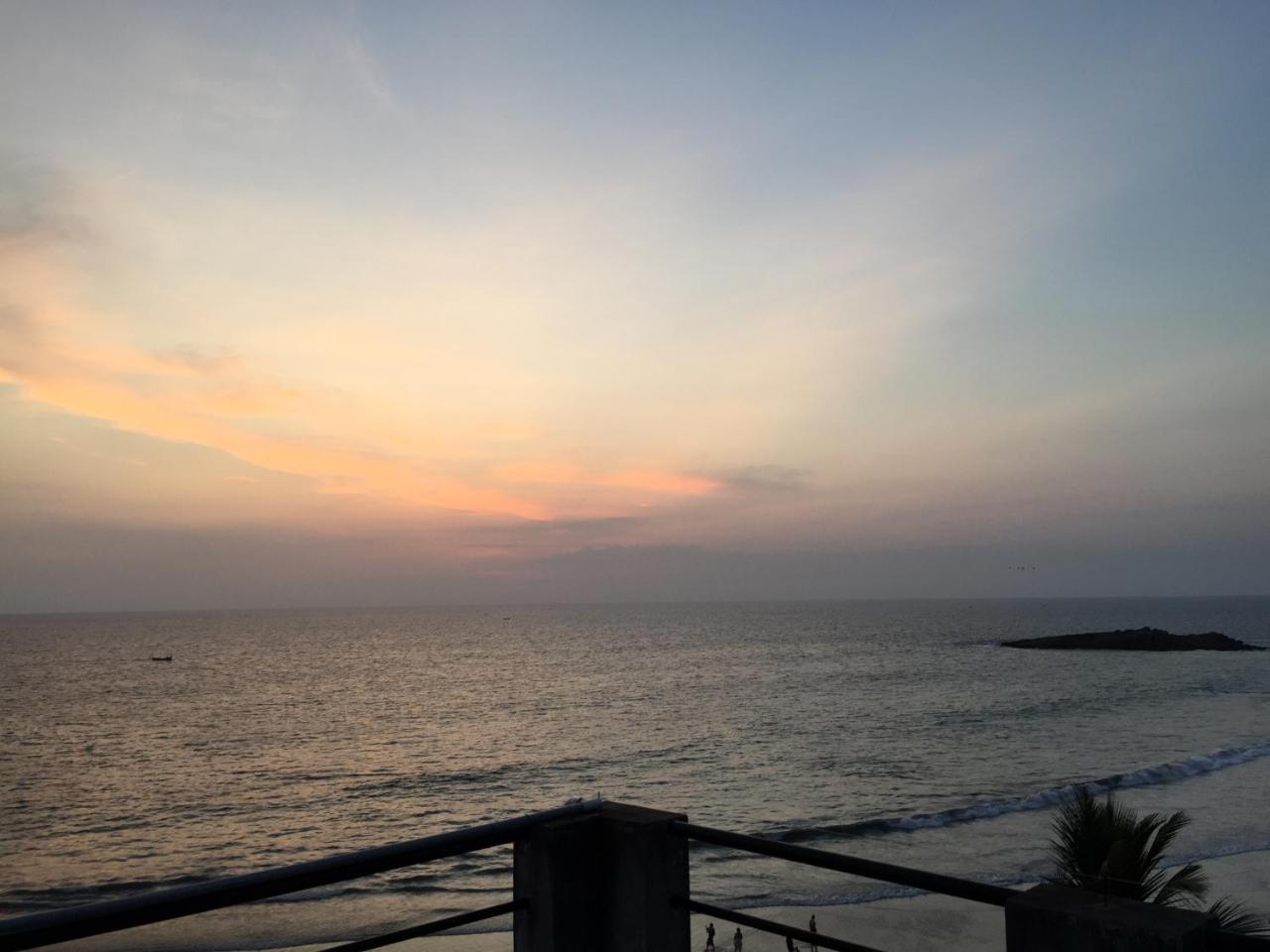 The Ocean Park Beach Resort Kovalam Buitenkant foto