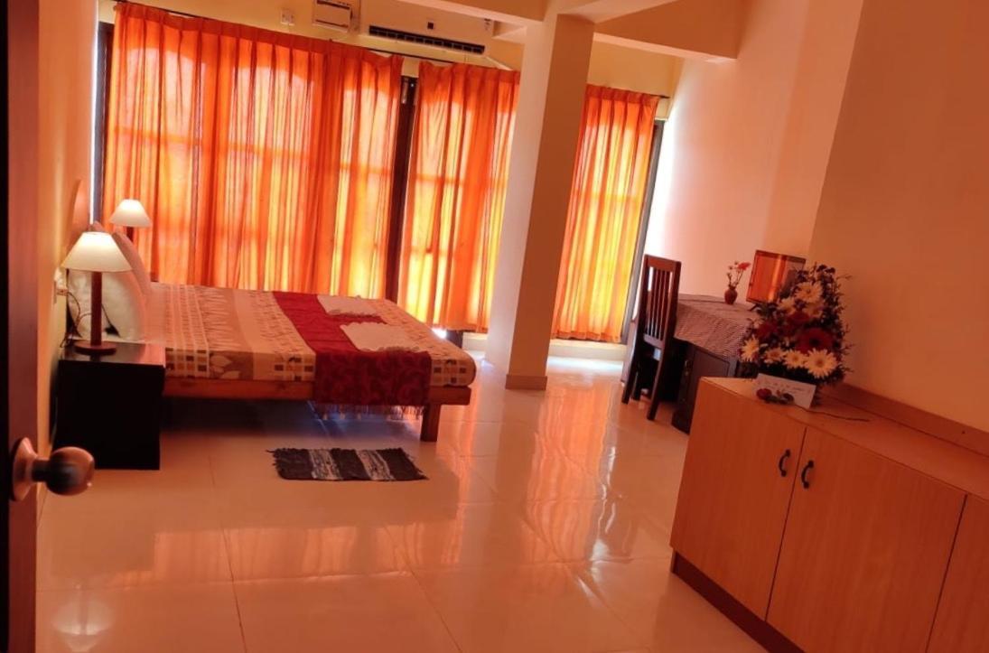 The Ocean Park Beach Resort Kovalam Buitenkant foto